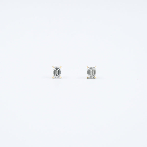 Equi Emerald solitaire 0.5 ct lab grown diamond earring in 18k gold