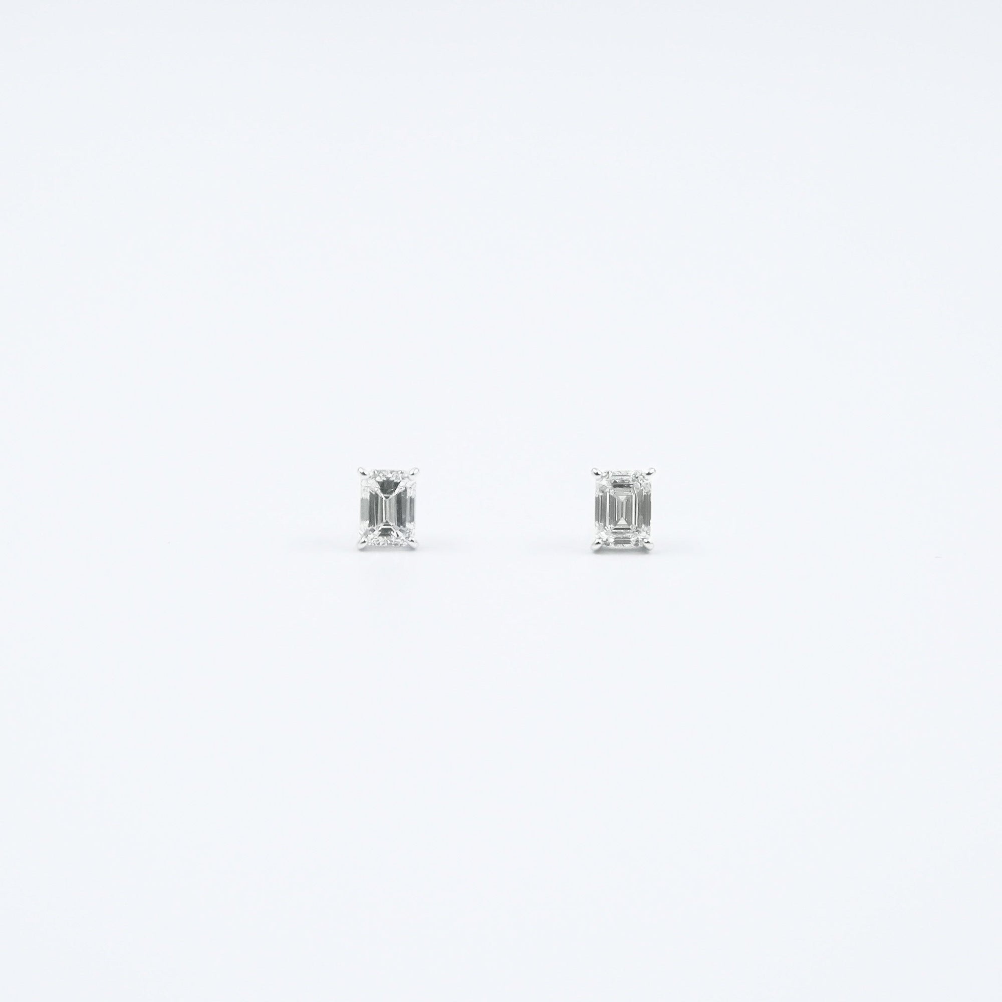Equi Emerald solitaire 0.5 ct lab grown diamond earring in 18k white gold