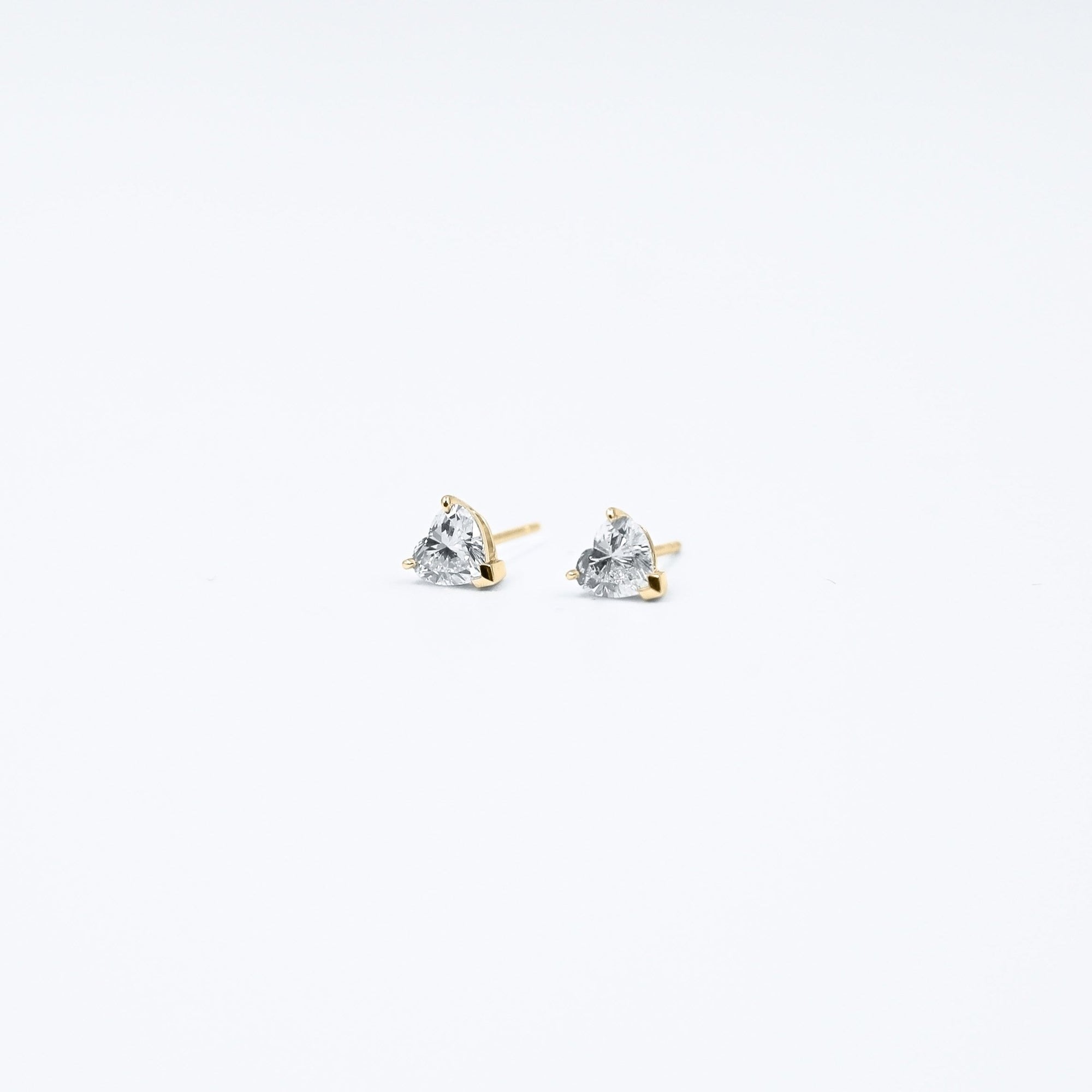Equi Heart solitaire 0.5 ct lab grown diamond earring in 18k gold