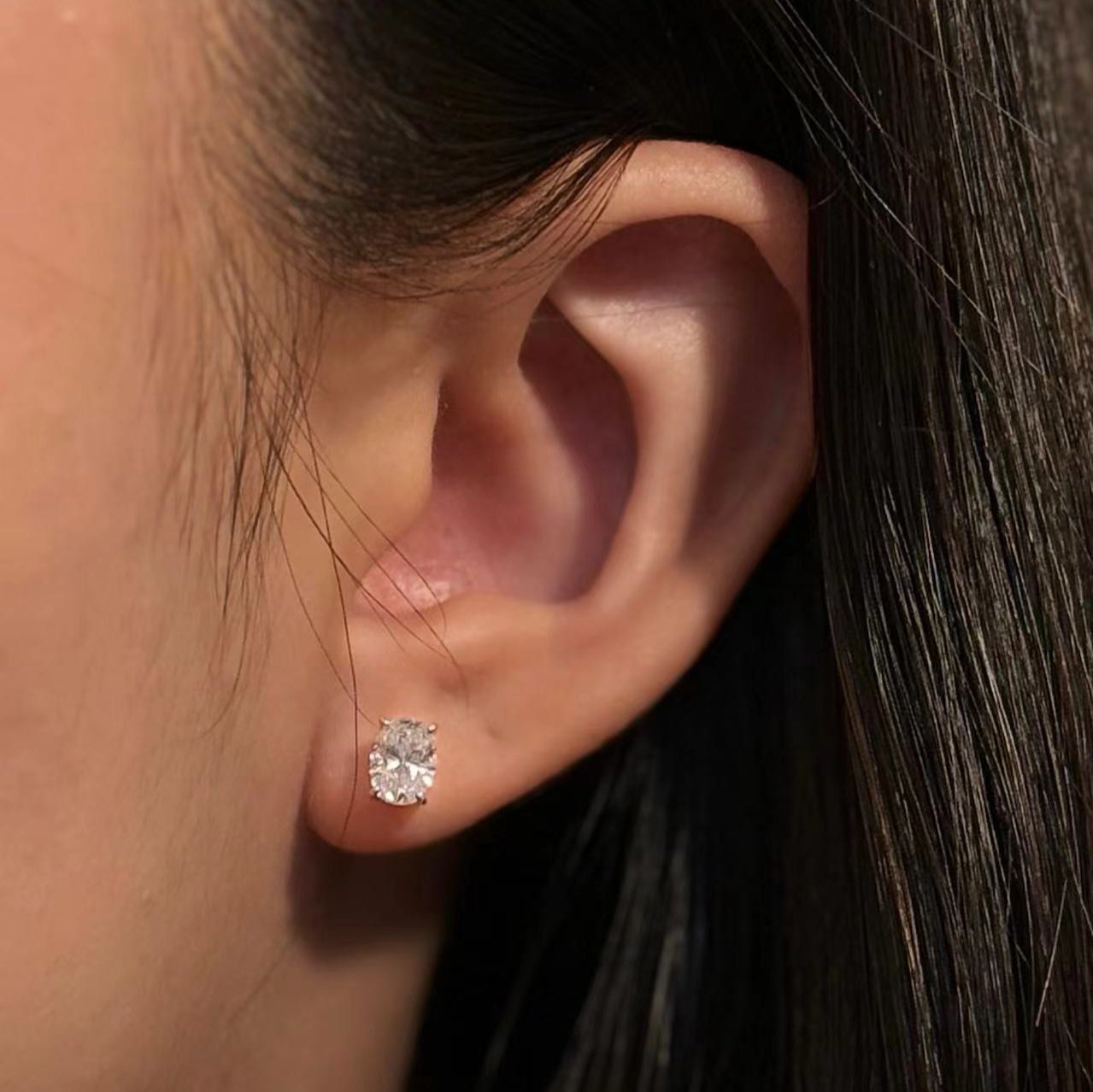 Equi Oval solitaire 0.5 ct lab grown diamond earring in 18k gold